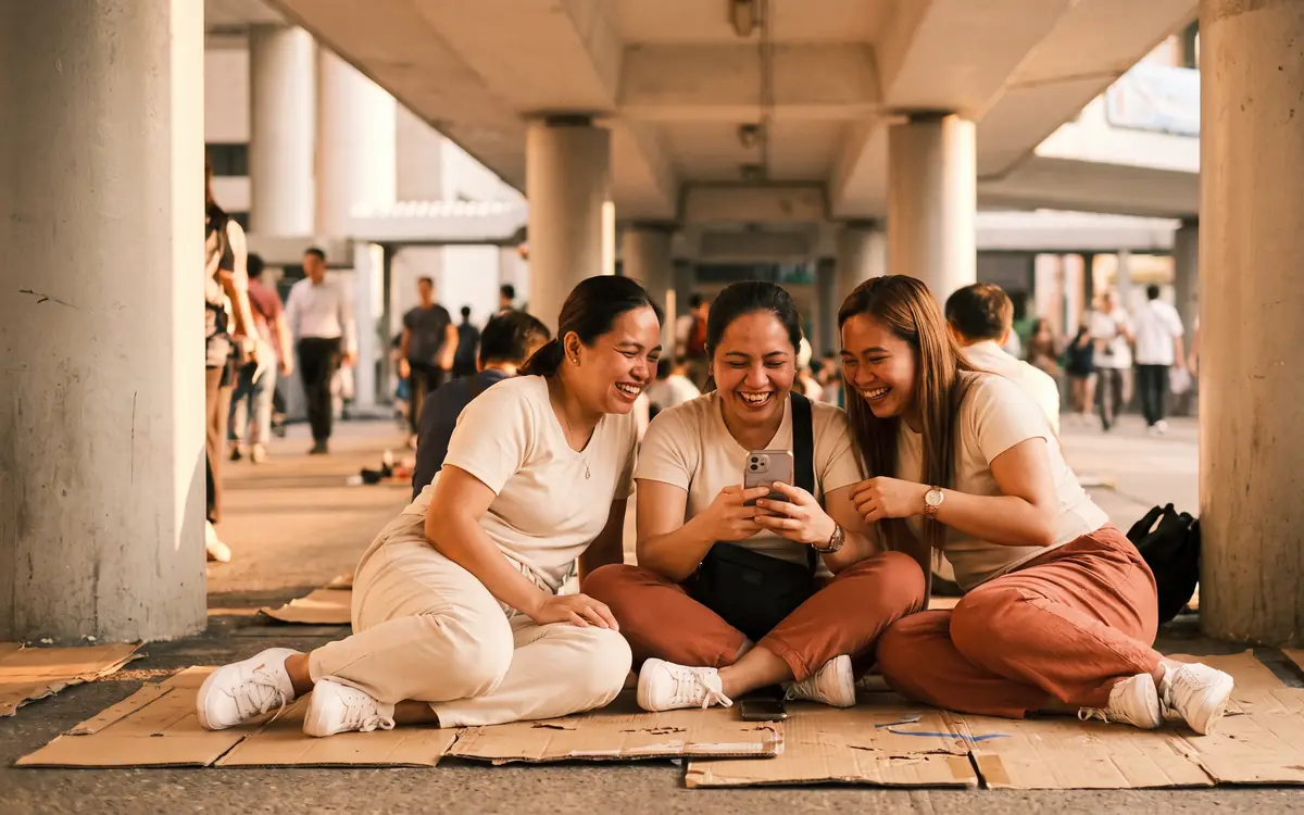 Magkakaibigan sa isang Sunday picnic sa Central